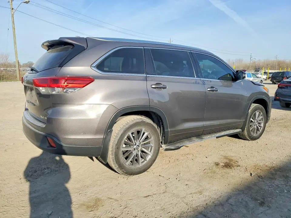 2017 TOYOTA HIGHLANDER XLE  