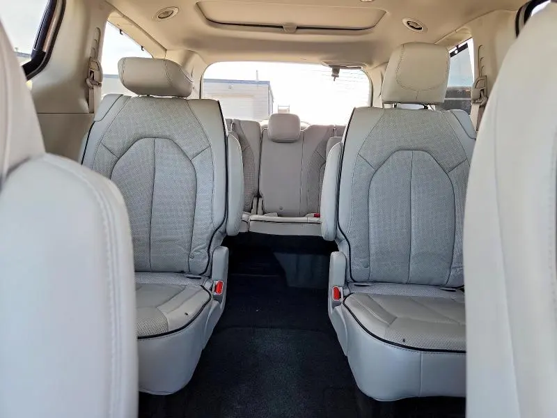2021 CHRYSLER PACIFICA LIMITED  