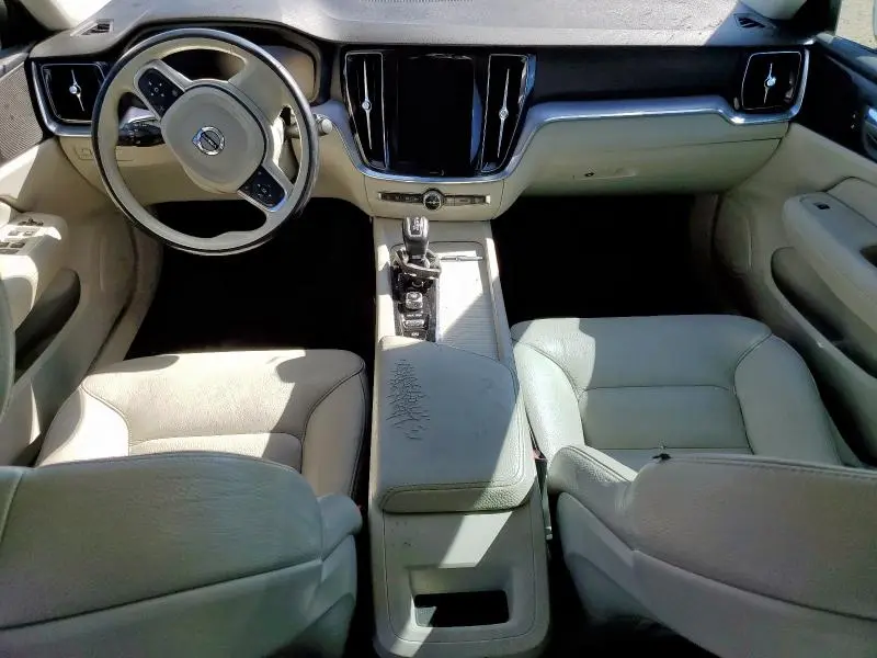 2020 VOLVO S60 T5 MOMENTUM  