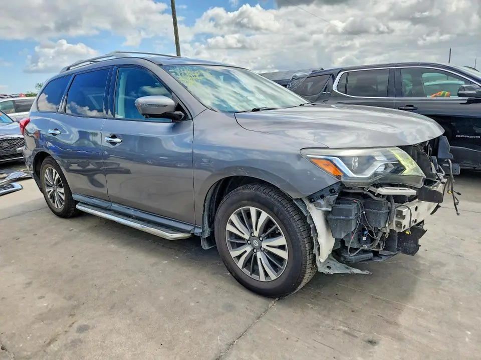 2017 NISSAN PATHFINDER SL  