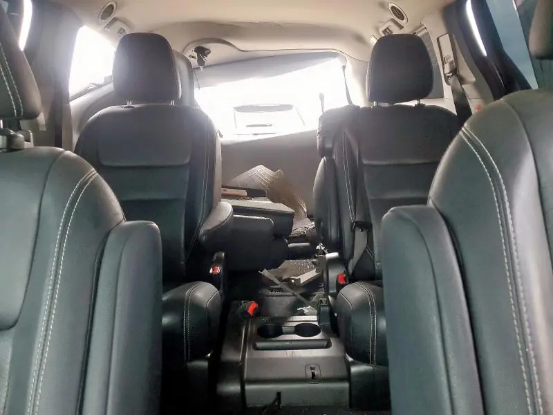 2016 TOYOTA SIENNA SE  
