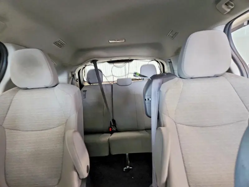 2022 TOYOTA SIENNA LE  
