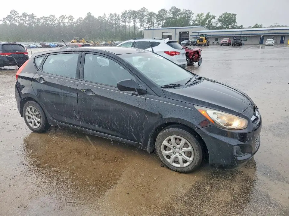 2013 HYUNDAI ACCENT GS  