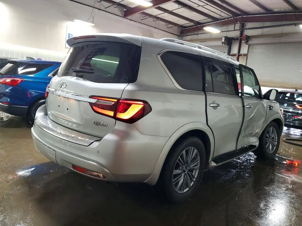 2022 INFINITI QX80 LUXE  