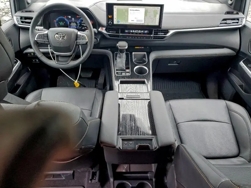 2025 TOYOTA SIENNA XSE  