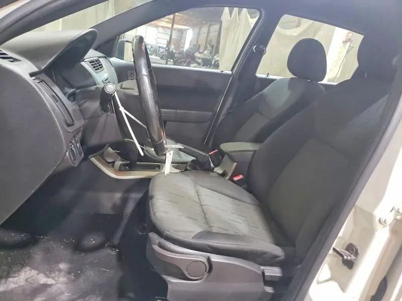 2010 FORD FOCUS SE  