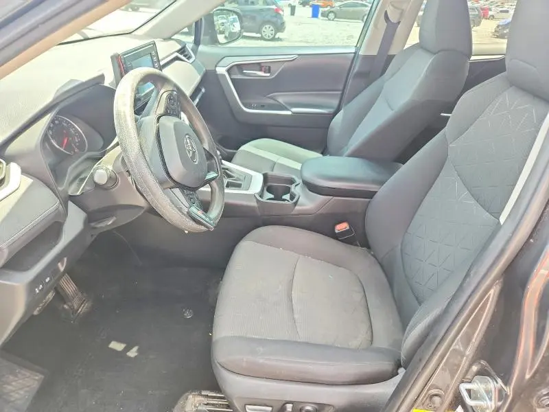 2021 TOYOTA RAV4 XLE  