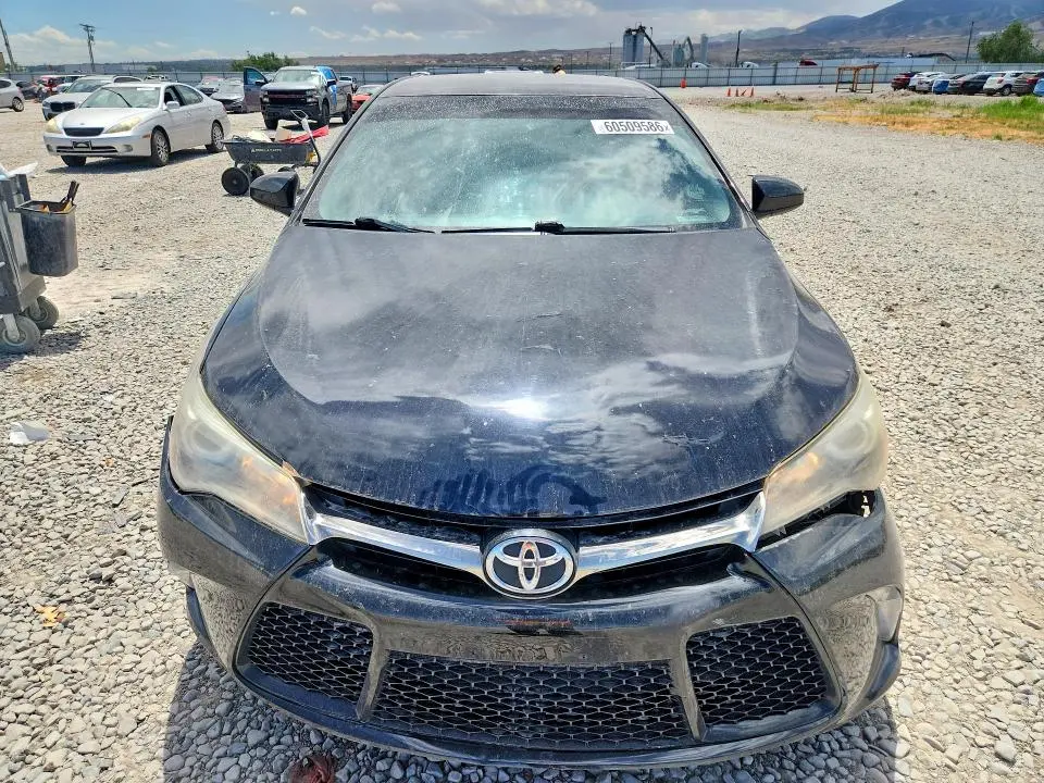 2017 TOYOTA CAMRY SE  