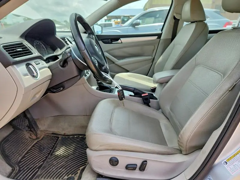 2012 VOLKSWAGEN PASSAT SE  