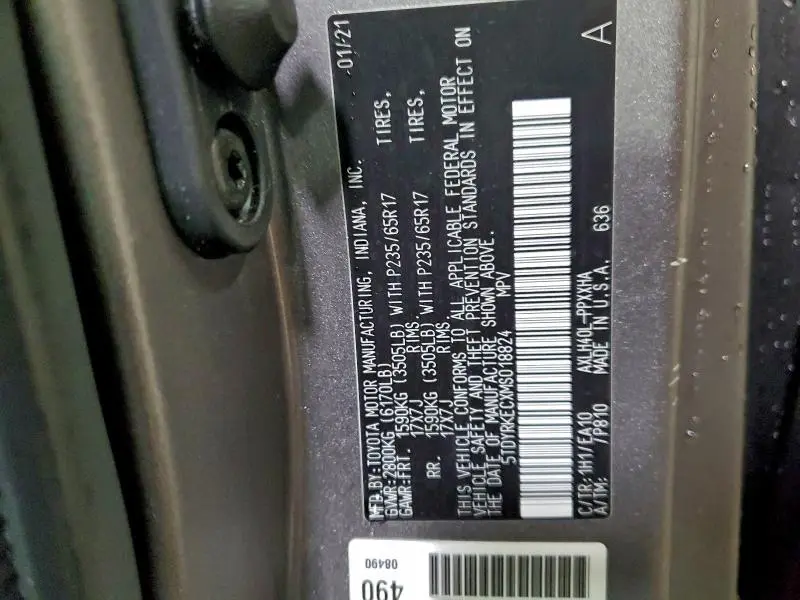 2021 TOYOTA SIENNA XLE  