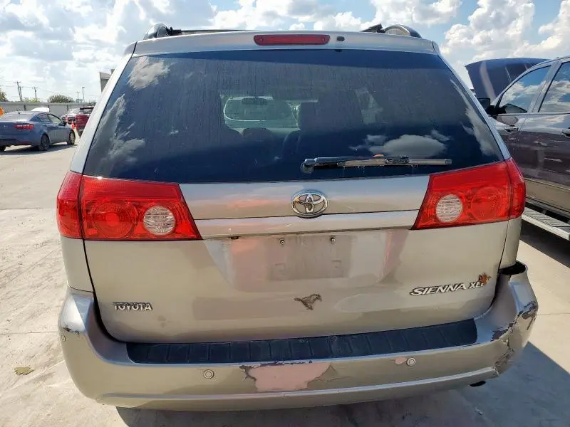 2010 TOYOTA SIENNA XLE  