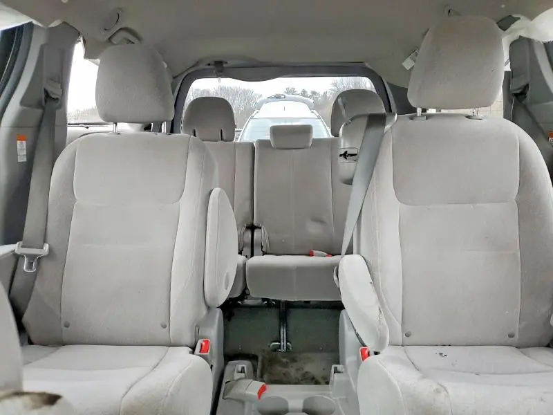 2015 TOYOTA SIENNA LE 8 PASSENGER  