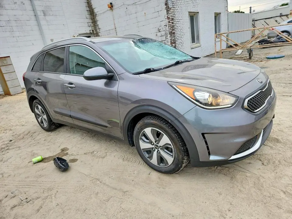 2017 KIA NIRO LX  