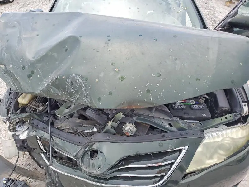 2010 TOYOTA CAMRY XLE  