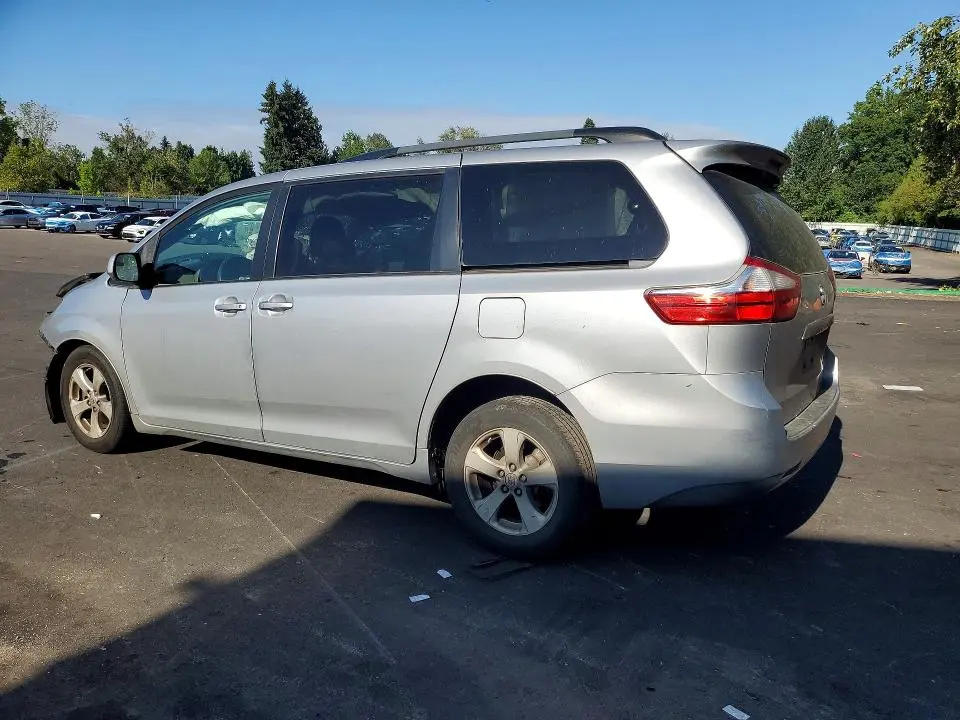 2015 TOYOTA SIENNA LE  