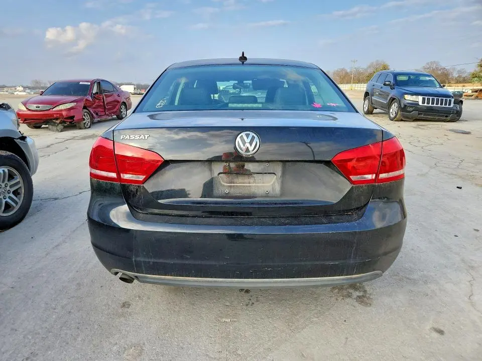 2013 VOLKSWAGEN PASSAT S  