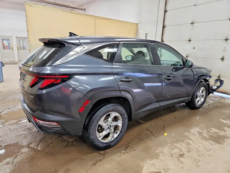 2022 HYUNDAI TUCSON SE  