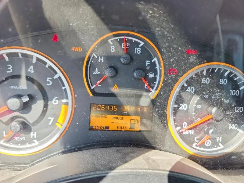 2015 NISSAN TITAN SV  