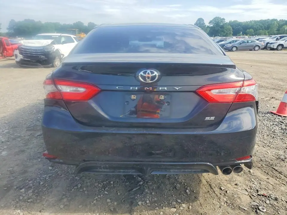 2018 TOYOTA CAMRY SE  