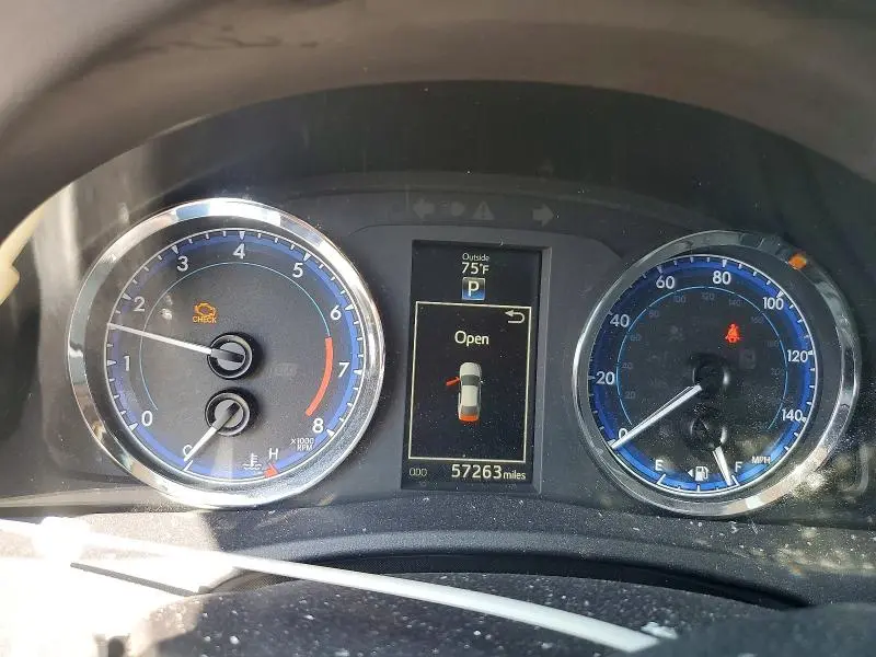 2018 TOYOTA COROLLA SE  