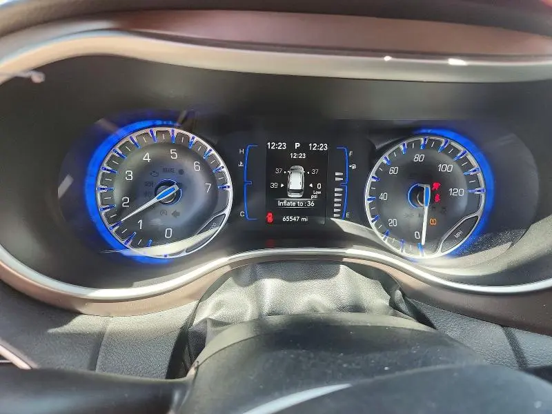2023 CHRYSLER VOYAGER LX  