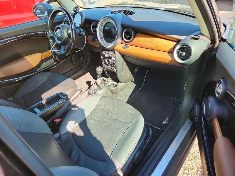 2011 MINI COOPER   