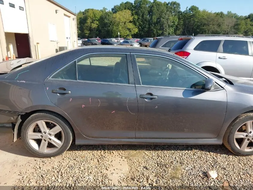 2014 TOYOTA CAMRY SE