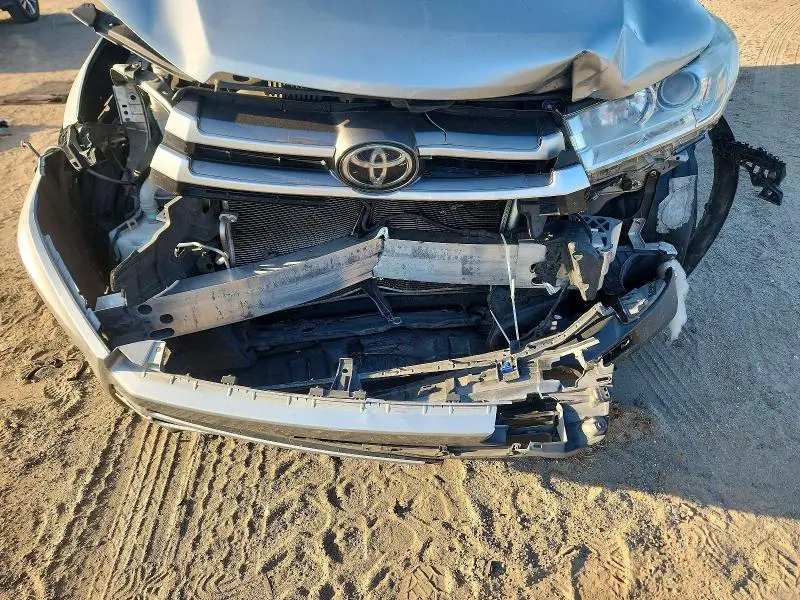 2019 TOYOTA HIGHLANDER LE PLUS  