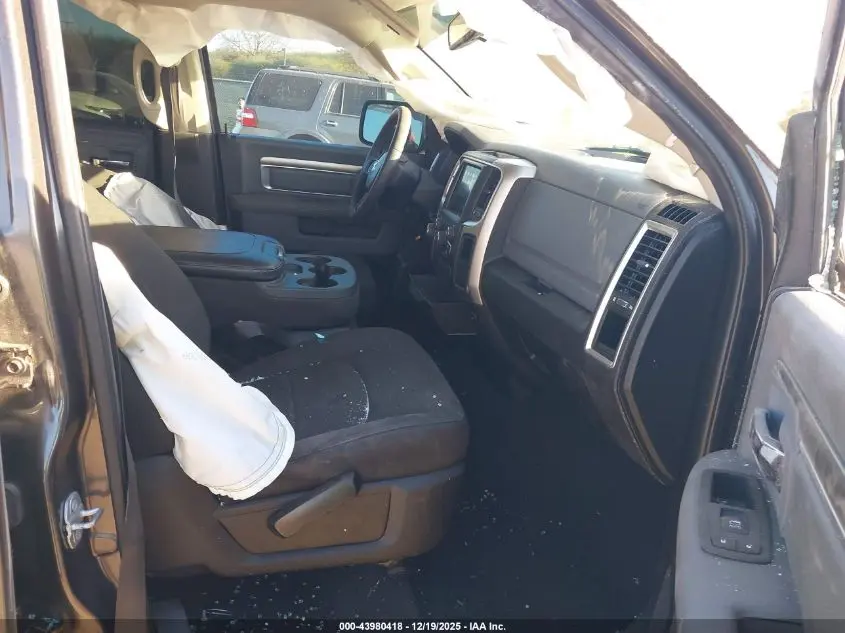 2019 RAM 1500 CLASSIC WARLOCK  4X2 6'4 BOX