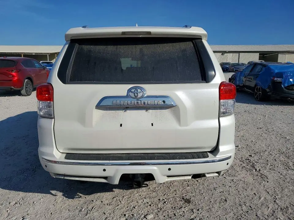2011 TOYOTA 4RUNNER SR5  
