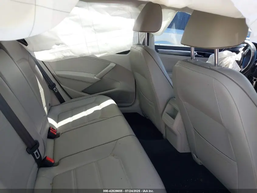 2017 VOLKSWAGEN PASSAT 1.8T R-LINE
