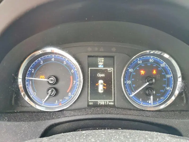 2018 TOYOTA COROLLA SE  