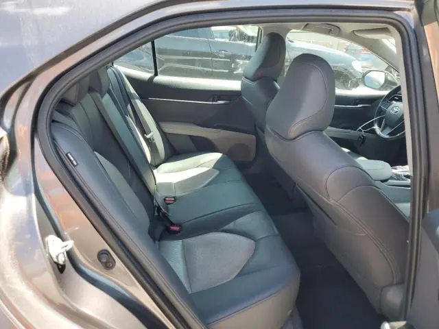 2020 TOYOTA CAMRY XLE  