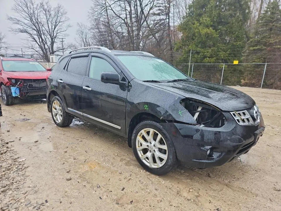 2013 NISSAN ROGUE S  