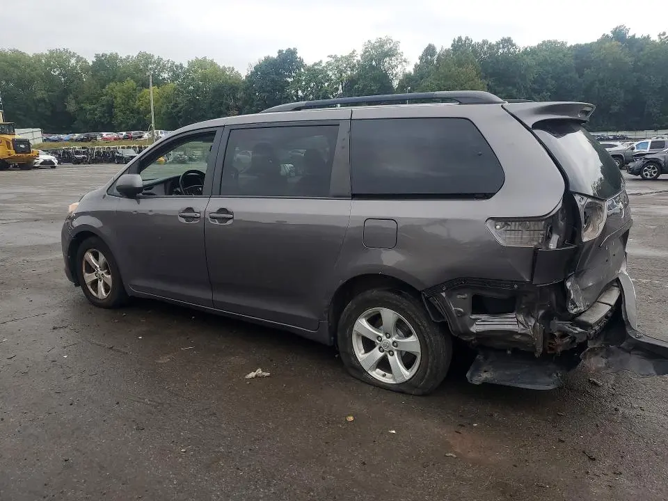 2017 TOYOTA SIENNA LE  