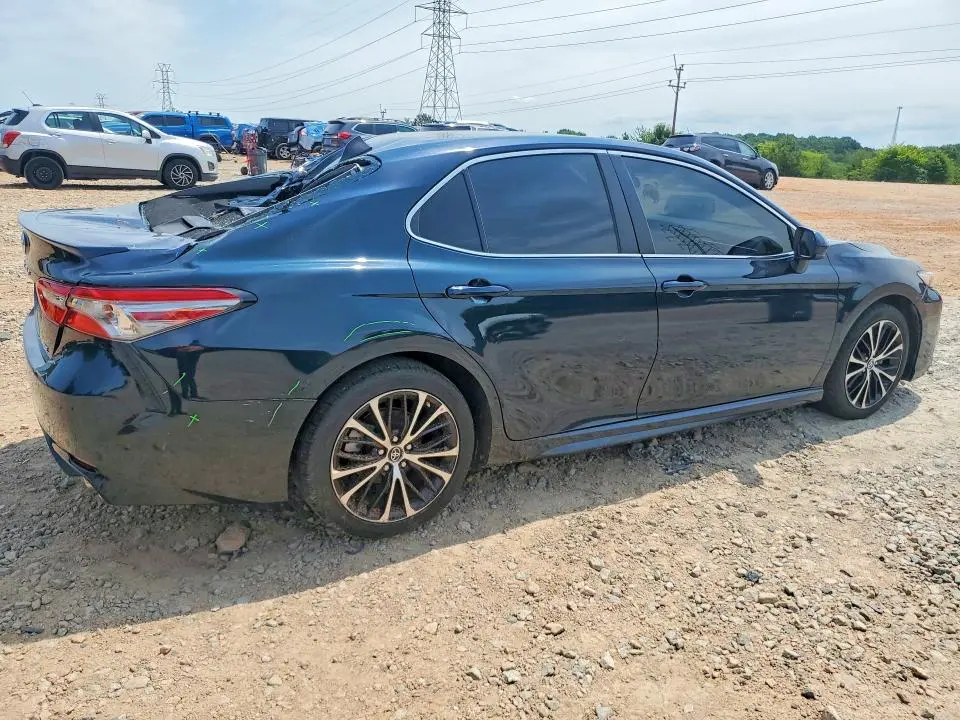 2018 TOYOTA CAMRY SE  