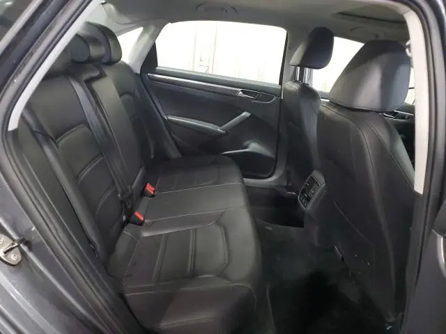 2017 VOLKSWAGEN PASSAT SE  