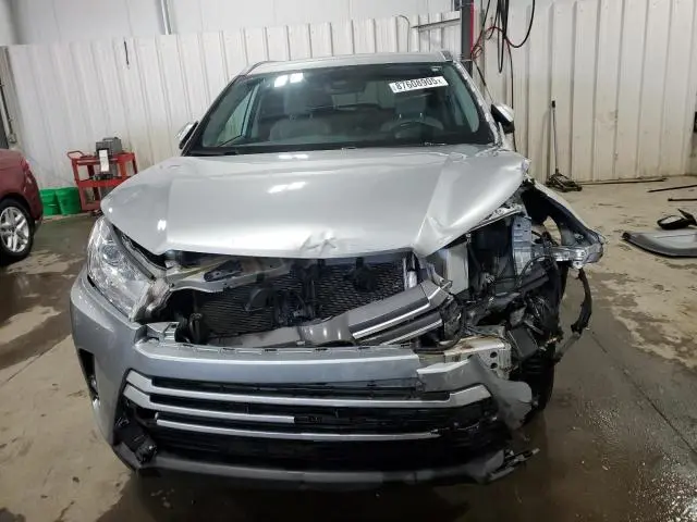 2019 TOYOTA HIGHLANDER SE  
