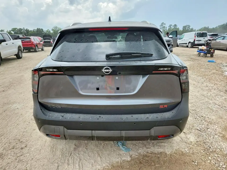 2026 NISSAN KICKS SR  