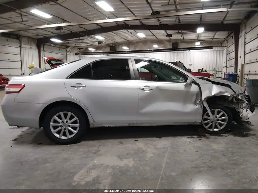 2011 TOYOTA CAMRY XLE V6