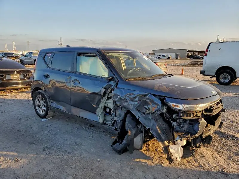 2022 KIA SOUL LX  