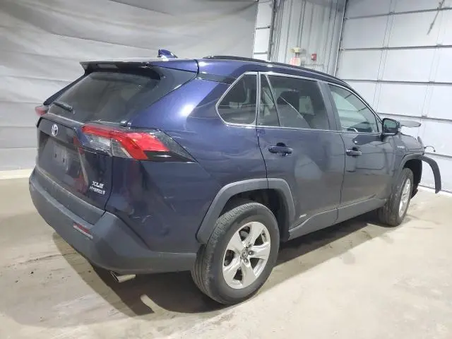 2020 TOYOTA RAV4 XLE  