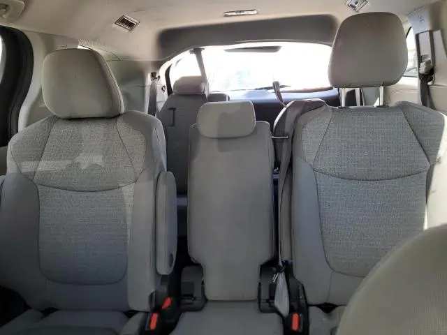 2022 TOYOTA SIENNA LE  