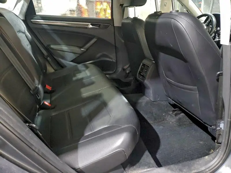 2017 VOLKSWAGEN PASSAT SE  