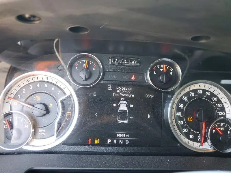 2017 RAM 1500 SLT  