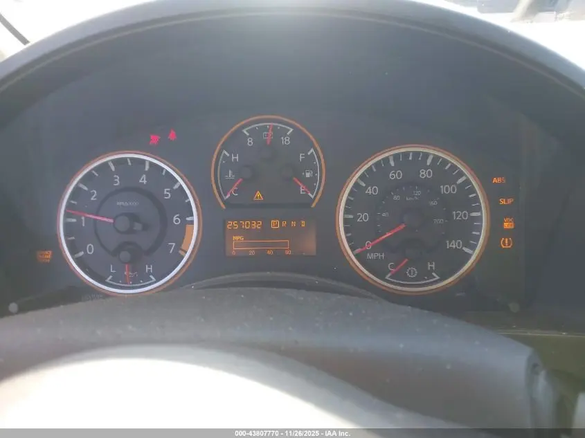 2011 NISSAN TITAN SV