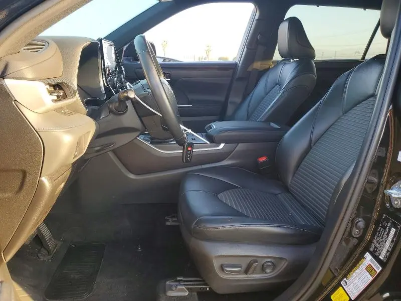 2022 TOYOTA HIGHLANDER XSE  