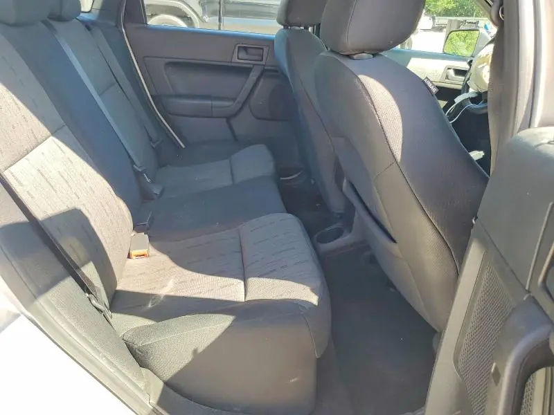 2010 FORD FOCUS SE  