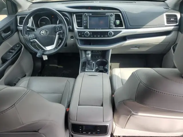 2017 TOYOTA HIGHLANDER SE  
