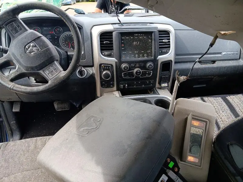 2016 RAM 1500 SLT  